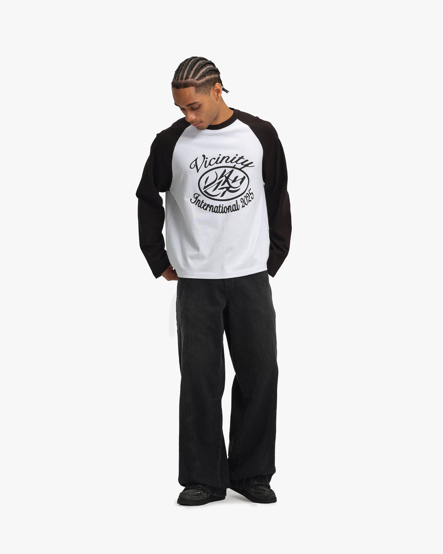 INTERNATIONAL LONGSLEEVE BLACK/WHITE