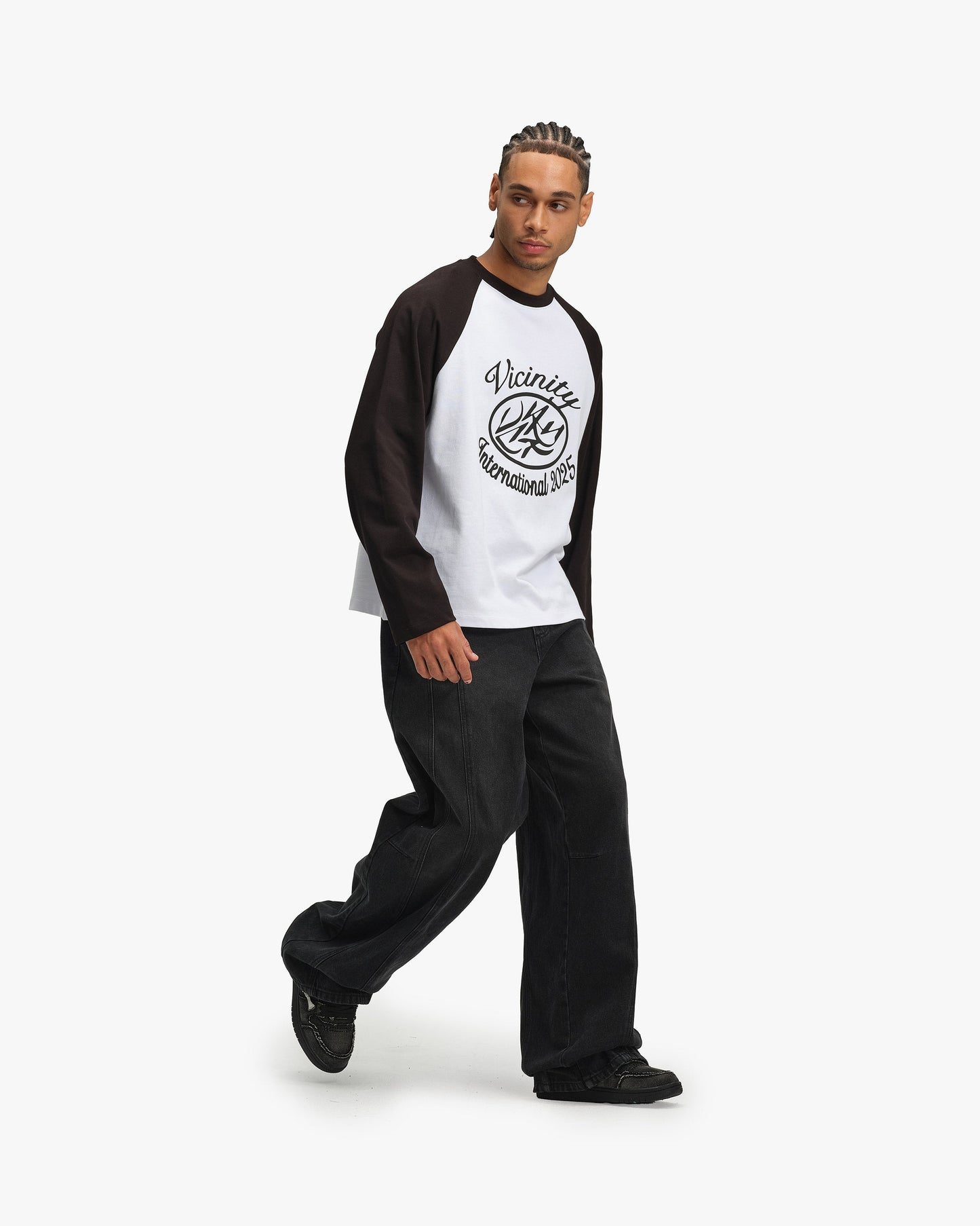 INTERNATIONAL LONGSLEEVE BLACK/WHITE