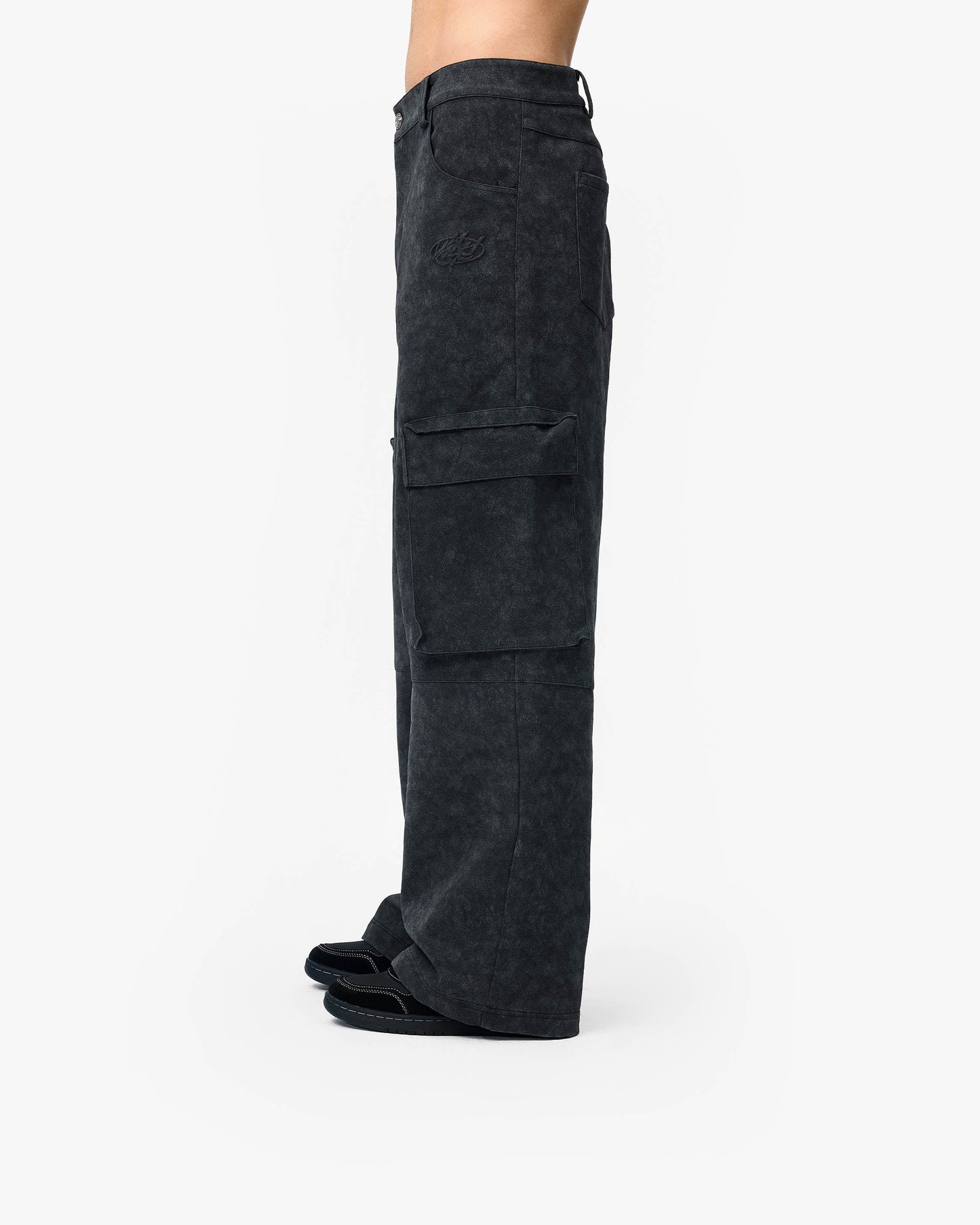 SCRIPT LOGO LEATHER PANTS TAR BLACK