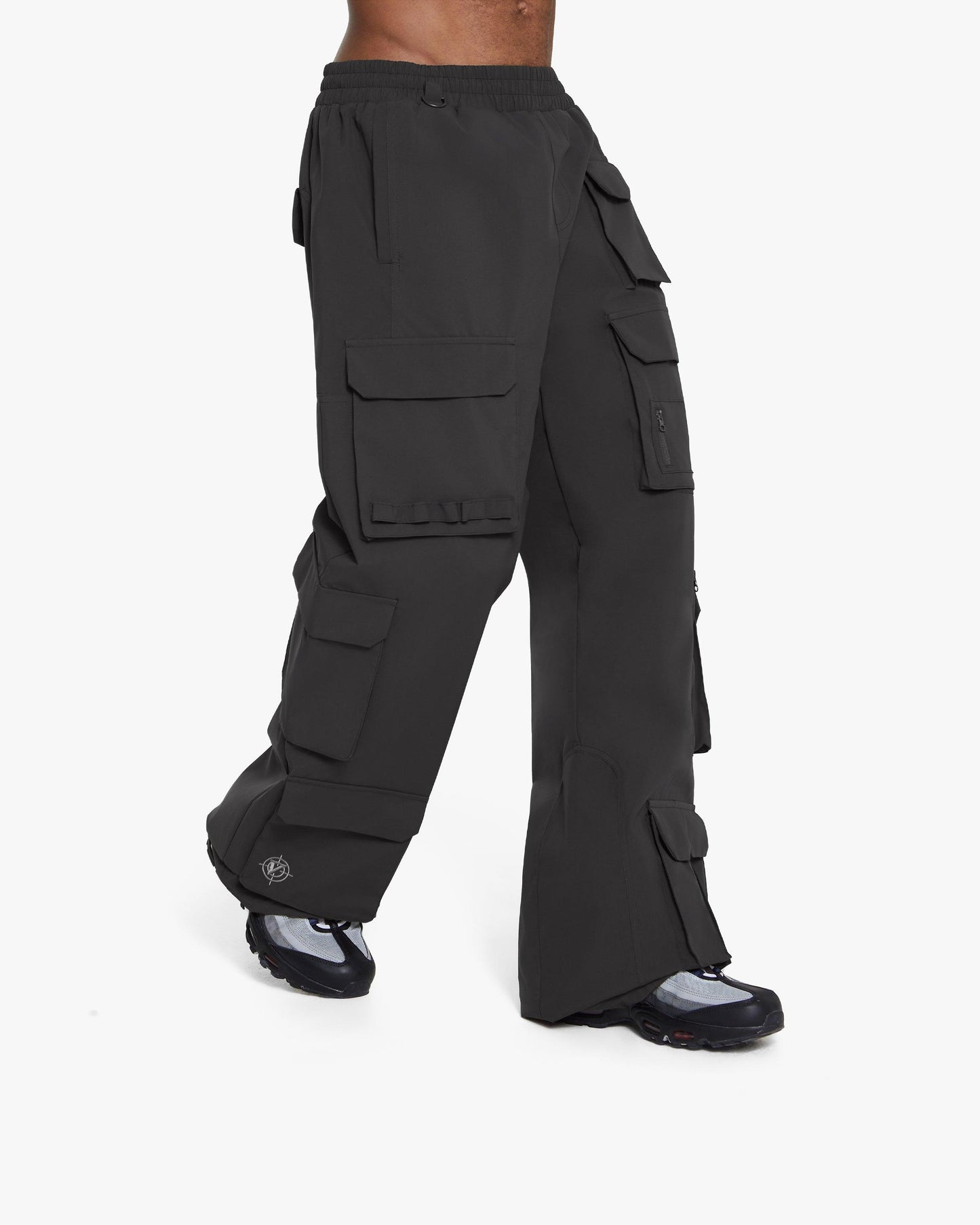 ONYX CARGO BLACK