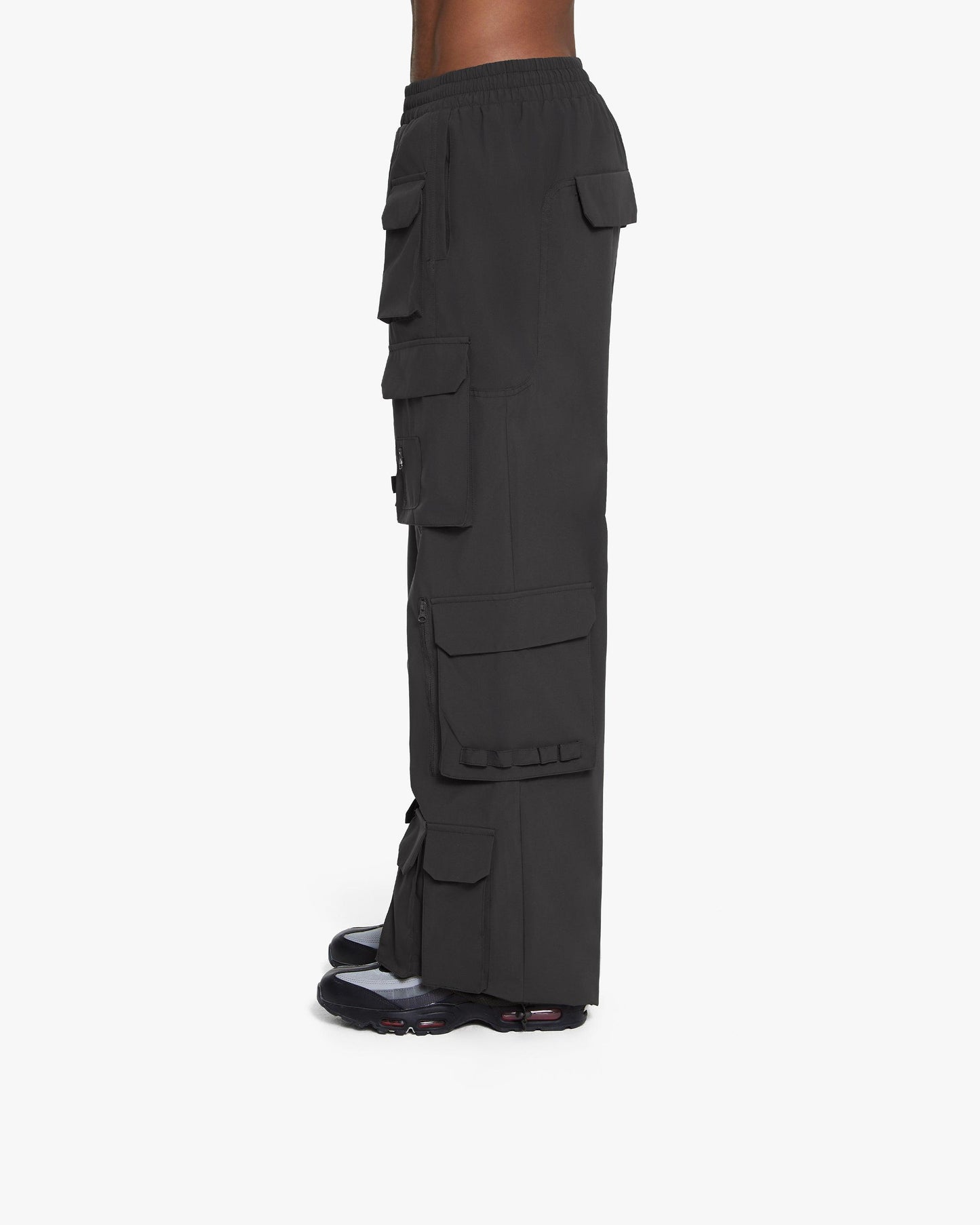 ONYX CARGO BLACK