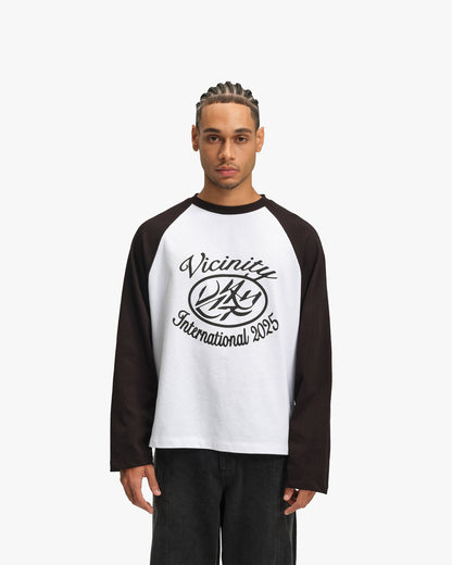 INTERNATIONAL LONGSLEEVE BLACK/WHITE