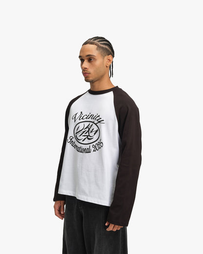 INTERNATIONAL LONGSLEEVE BLACK/WHITE